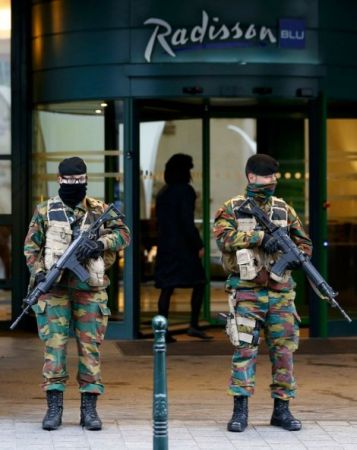 Демократија је коначно стигла и у Брисел, војска на улицама, снајпери на крововима због претње терориста, народ у кућном притвору