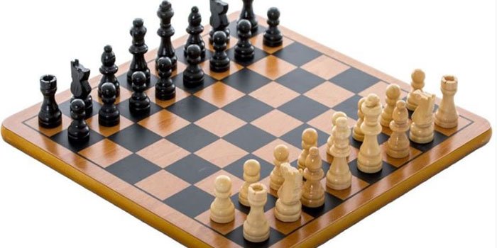 „Еј-би-си“: Шах је расистички спорт, по правилу беле фигуре увек иду прве и имају предност у односу на црне, што представља алегорију расног насиља