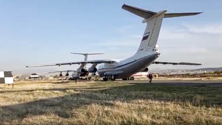 Петнаест авиона са 1960 припадника руских мировних снага упућено за Нагорно-Карабах, имају петогодишњи мандат да очувају примирије