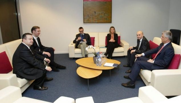 Оно што ЕУ нуди Србији је вртоглав пораст задужености и дужничко ропство