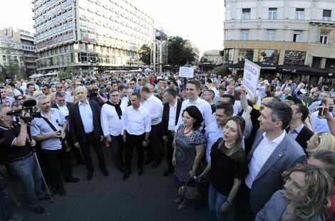Народ на улицама Београда протестује против диктатуре и инаугурације Вучића за председника