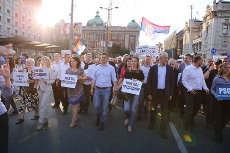 Народ на улицама Београда протестује против диктатуре и инаугурације Вучића за председника