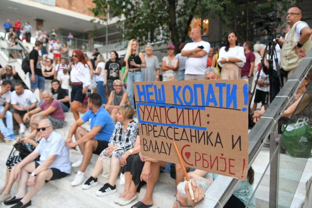 Испред РТС-а одржан масован протест против домаћих издајника и Рио Тинта