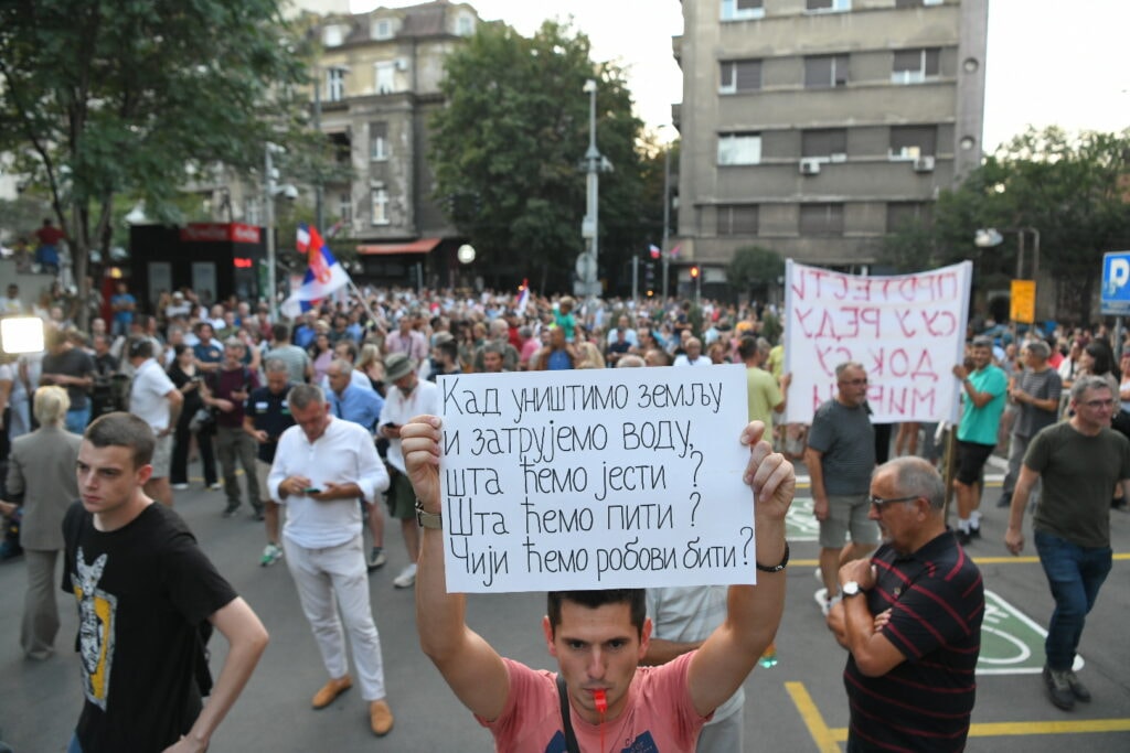 Испред РТС-а одржан масован протест против домаћих издајника и Рио Тинта