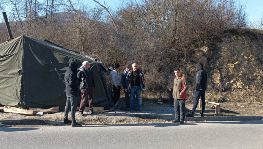КиМ: Мештани Лепосавића више од десет дана на протесту због експропријације 80 хектара земље и изградње треће по реду "базе пограничне косовске полиције"