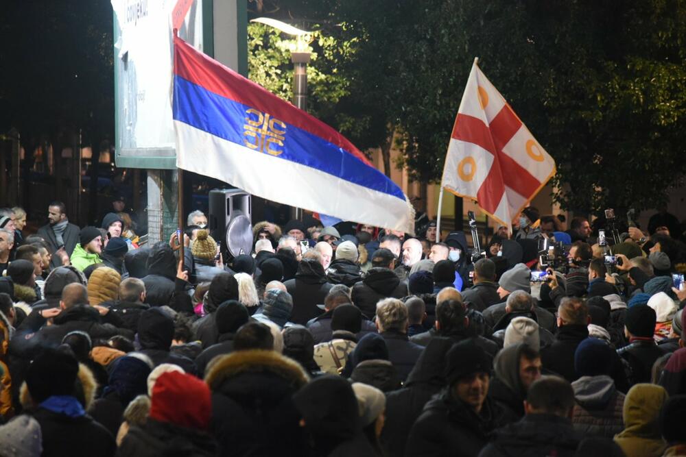 Црна Гора: Одржан протест у Подгорици против најаве рушења актуелне Владе, присуствовао и део министара. Спајић: ДПС још није побеђен до краја