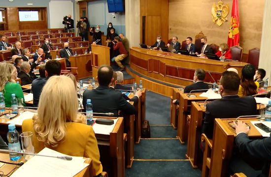Скупштина Црне Горе: Изгласано неповерење влади Здравка Кривокапића. За неповерење су гласала 43 посланика опозиције и посланичког клуба „Црно на бијело“, против је било 11 посланика