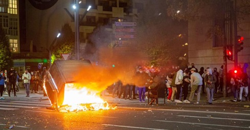 Шпанија: Широм земље протести против нових мера, у неколико градова немири и сукоби с полицијом