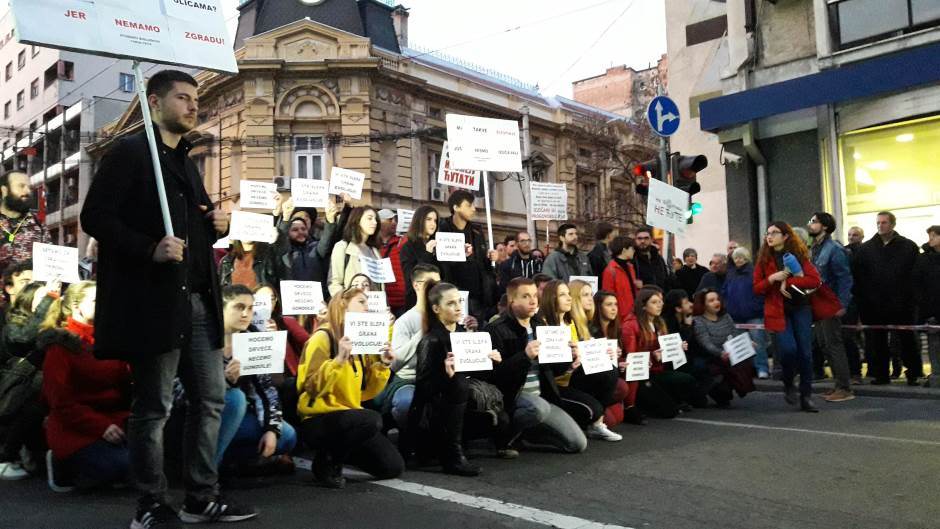 Београд: У току је протест „1 од 5 милиона“, најављена двосатна блокада зграде РТС (видео)