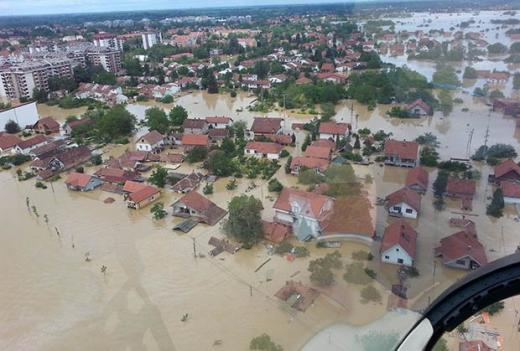 Криви су Бог, народ, Динкић и, наравно, „водене змије“