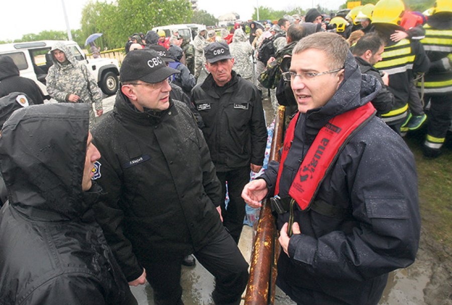 Систем на папиру - нестручност на делу