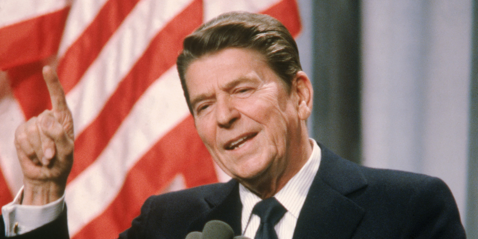 Ronald Regan, koji je smanjio poreze za četvrtinu, uveo politiku čvrstog dolara, obračunao se sa inflacijom i smanjio budžetski deficit, nije smatrao da ... - regan