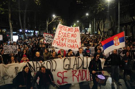 „Протест против диктатуре“ и режимско спиновање