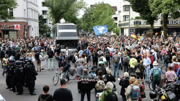 Хапшења и нереди у Берлину на демонстрацијама против пандемијских ограничења