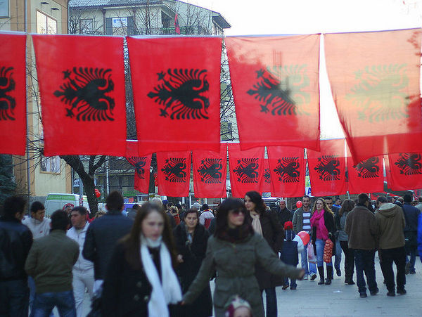 Хроника Албанске странке у Македонији упутиле ултиматум за учешће у новој Влади: Траже промену Устава, заставе, химне и грба, извињење за „геноцид“…